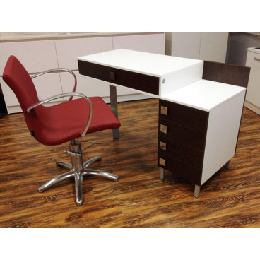 Маникюрный стол Step